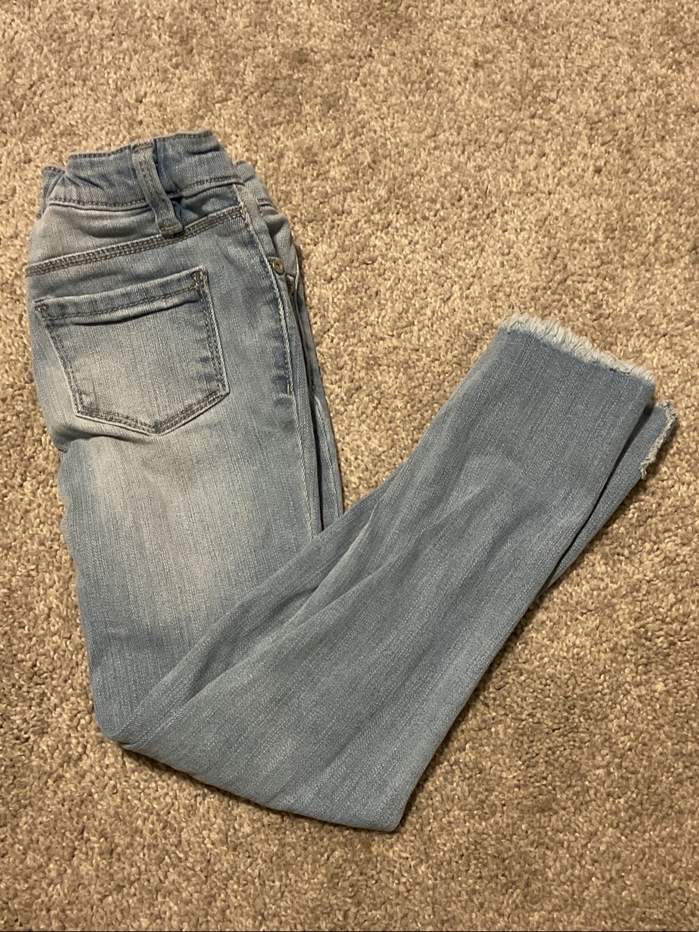 Light Wash kid’s Frayed Hem Skinny Jeans